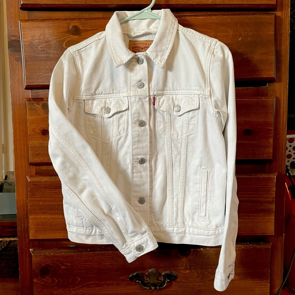 Levi’s white trucker jacket